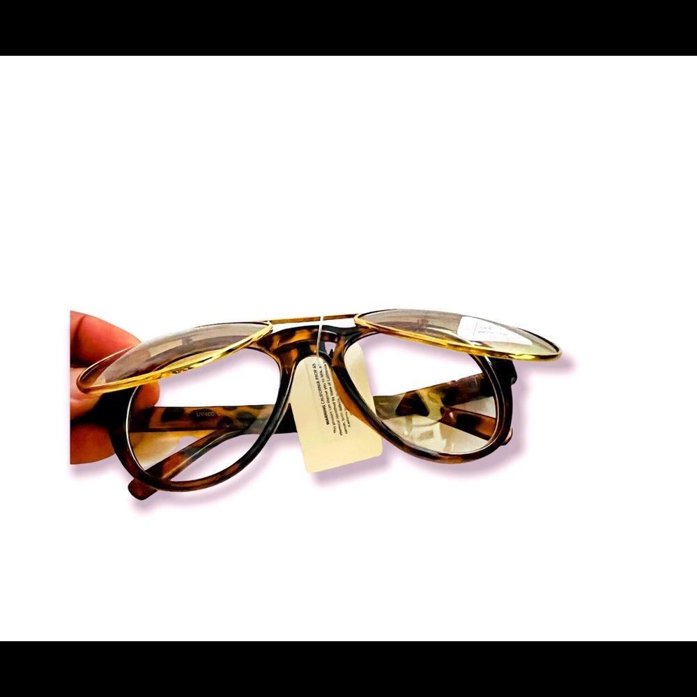 Dual functionality sunglasses 🕶